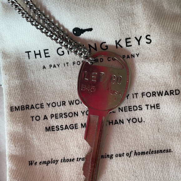 The giving key - Picture 2 of 3